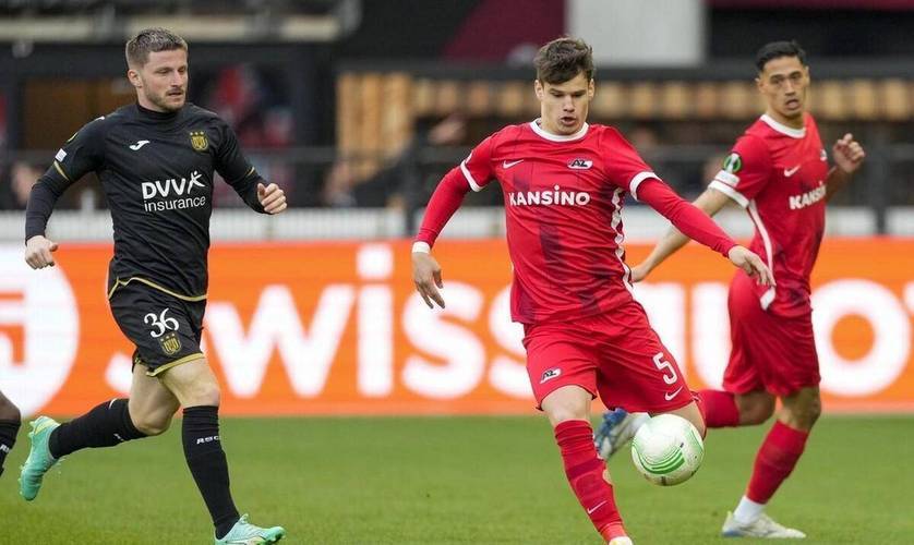 给了他一个 给了他一个